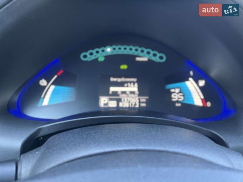 Хэтчбек Nissan Leaf 2016 в Хмельницком