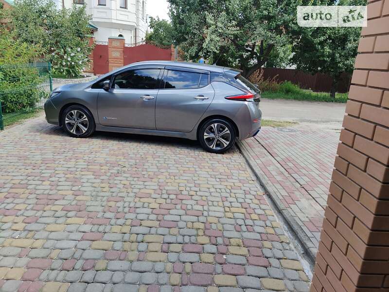Хэтчбек Nissan Leaf 2019 в Днепре