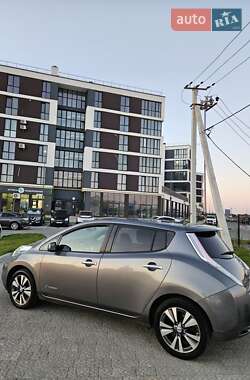 Хэтчбек Nissan Leaf 2014 в 