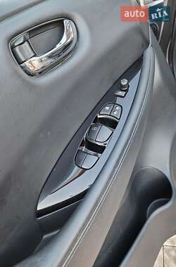 Хэтчбек Nissan Leaf 2014 в 