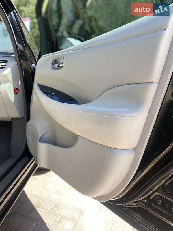 Хетчбек Nissan Leaf 2011 в Хмельницькому