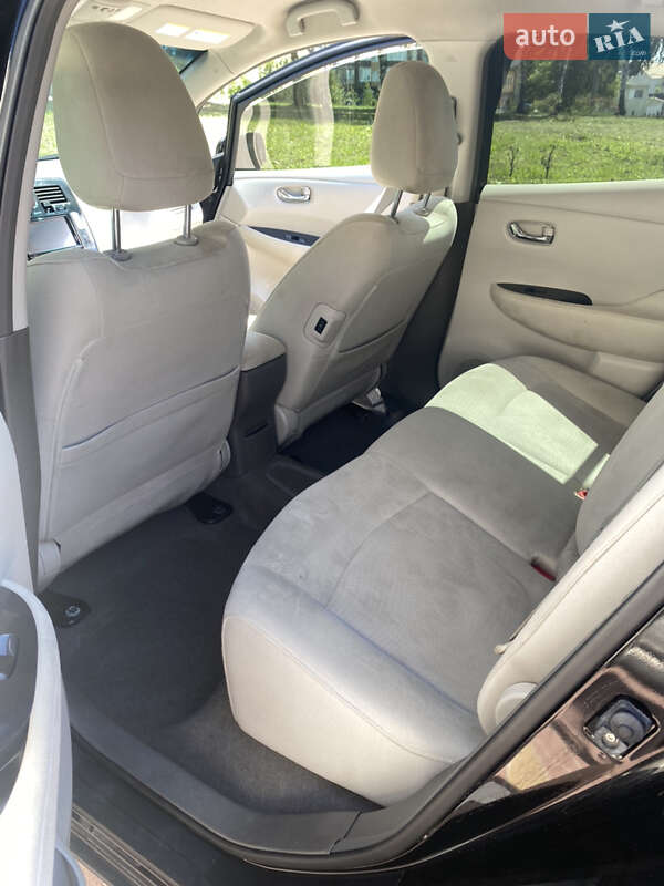 Хетчбек Nissan Leaf 2011 в Хмельницькому