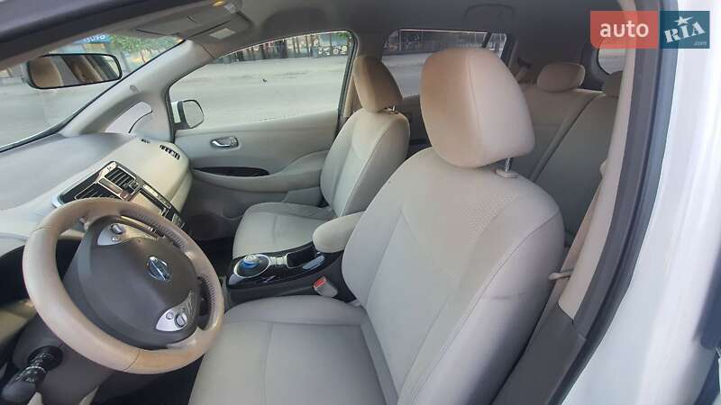 Хэтчбек Nissan Leaf 2014 в Каменском