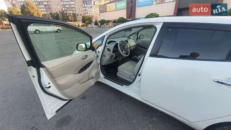 Хэтчбек Nissan Leaf 2014 в Каменском