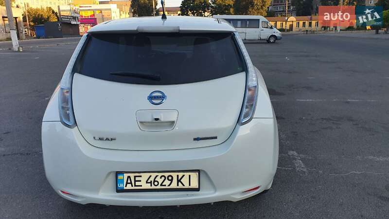 Хэтчбек Nissan Leaf 2014 в Каменском