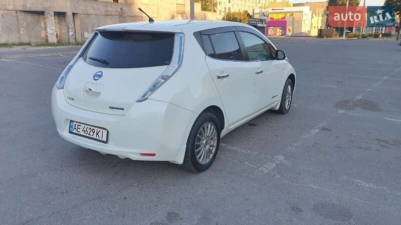 Хэтчбек Nissan Leaf 2014 в Каменском