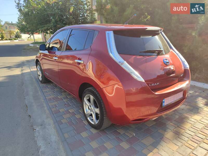 Хэтчбек Nissan Leaf 2012 в Белгороде-Днестровском