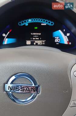 Хэтчбек Nissan Leaf 2012 в 