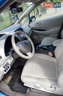 Хэтчбек Nissan Leaf 2012 в 