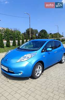 Хэтчбек Nissan Leaf 2012 в 
