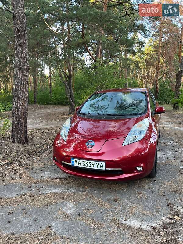 Хэтчбек Nissan Leaf 2012 в Киеве