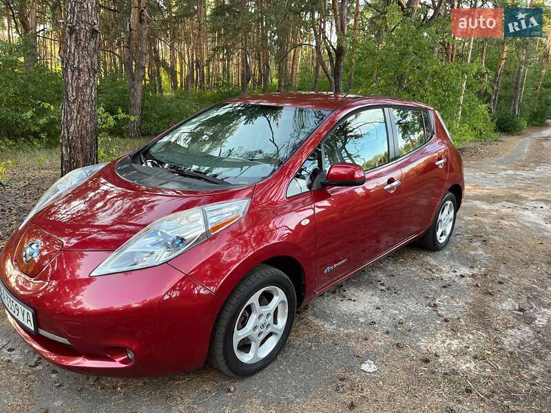 Хэтчбек Nissan Leaf 2012 в Киеве