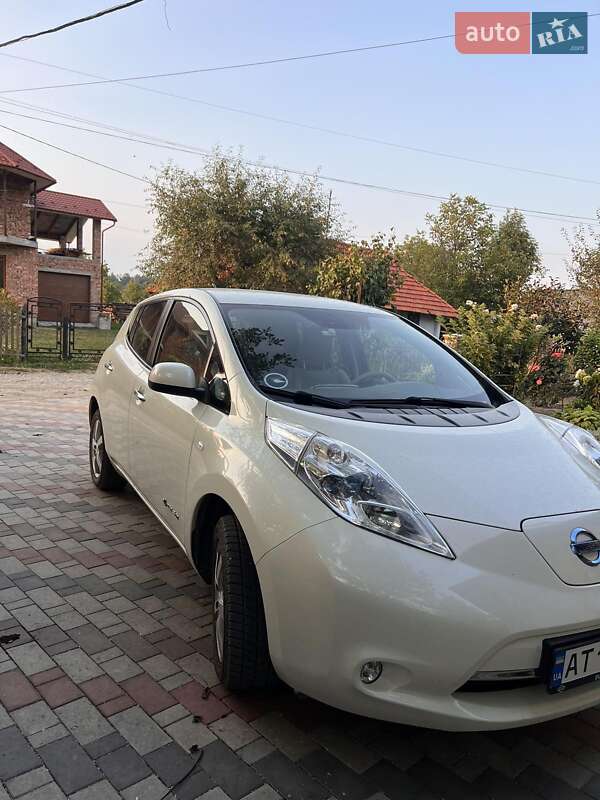 Хэтчбек Nissan Leaf 2012 в Косове