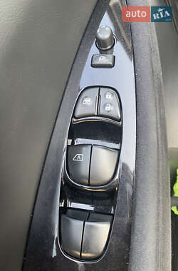 Хэтчбек Nissan Leaf 2014 в 