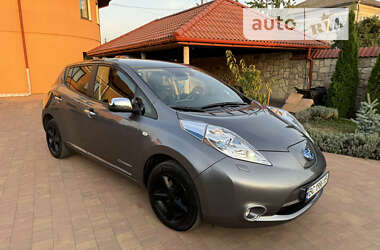 Хэтчбек Nissan Leaf 2014 в Сокале