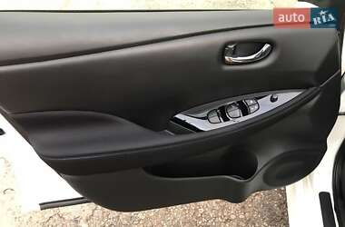 Хэтчбек Nissan Leaf 2019 в 
