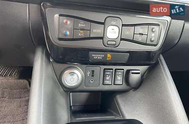 Хэтчбек Nissan Leaf 2018 в 