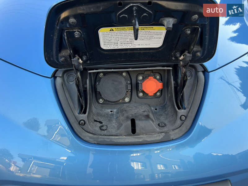 Хэтчбек Nissan Leaf 2011 в Тернополе