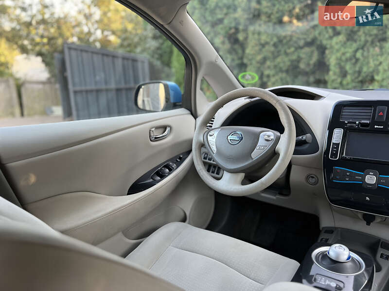 Хэтчбек Nissan Leaf 2011 в Тернополе