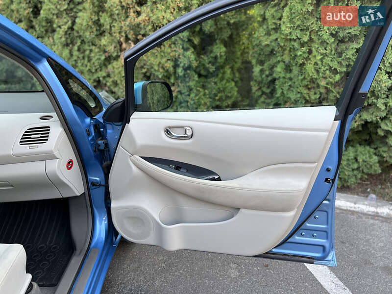 Хэтчбек Nissan Leaf 2011 в Тернополе