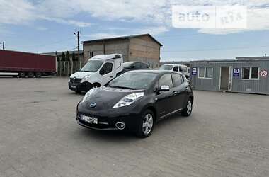 Хэтчбек Nissan Leaf 2015 в 