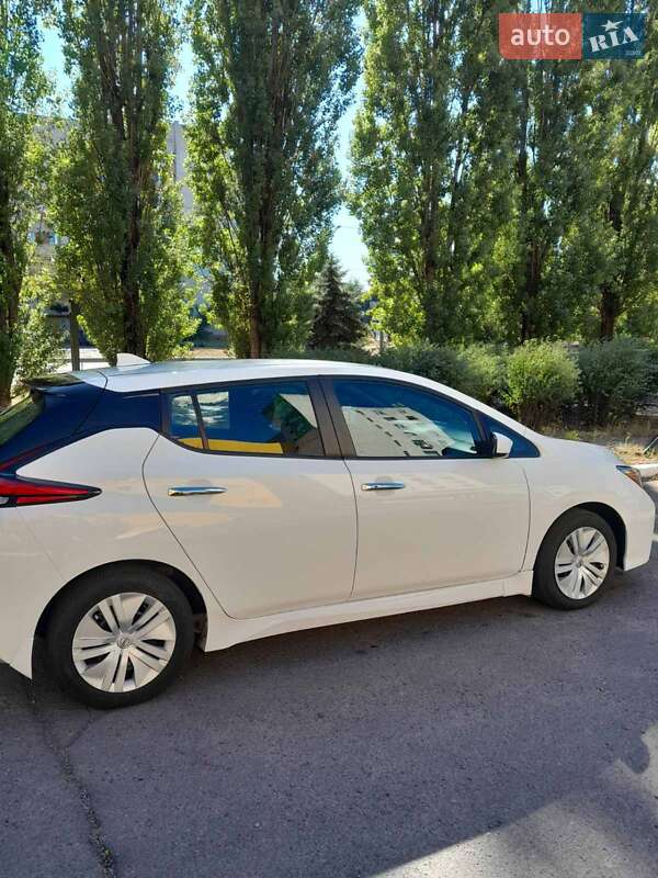 Хетчбек Nissan Leaf 2022 в Черкасах