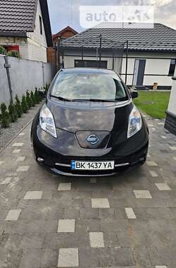 Хэтчбек Nissan Leaf 2011 в Сарнах