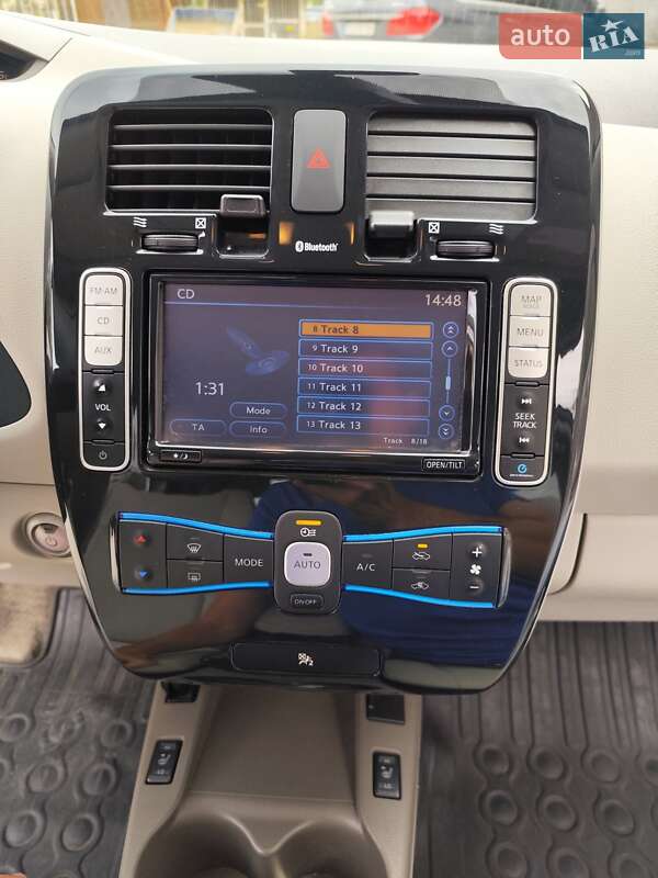 Хэтчбек Nissan Leaf 2012 в Кельменцах