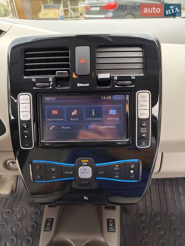 Хэтчбек Nissan Leaf 2012 в Кельменцах