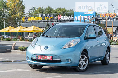 Хетчбек Nissan Leaf 2015 в Умані