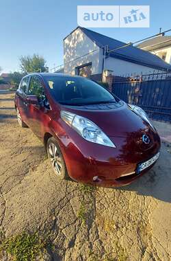 Хетчбек Nissan Leaf 2015 в Умані