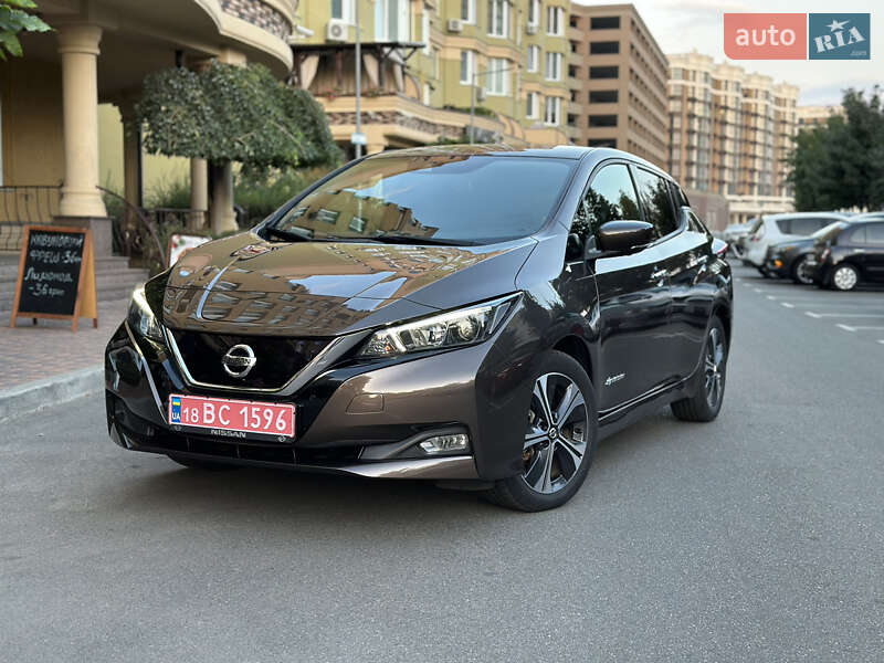 Хэтчбек Nissan Leaf 2019 в Киеве