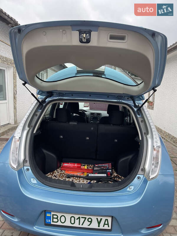 Хэтчбек Nissan Leaf 2015 в Тернополе