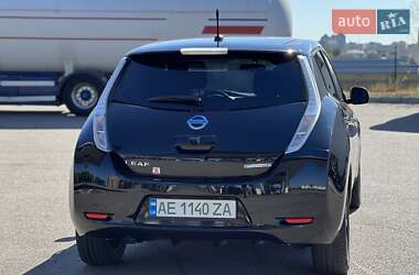 Хэтчбек Nissan Leaf 2013 в 