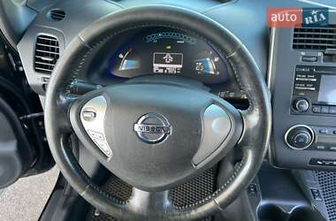 Хэтчбек Nissan Leaf 2013 в 