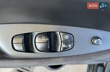 Хэтчбек Nissan Leaf 2013 в 