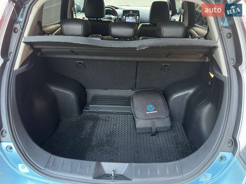 Хетчбек Nissan Leaf 2016 в Чернівцях