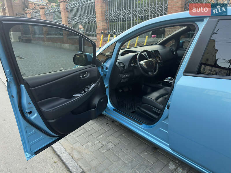 Хетчбек Nissan Leaf 2016 в Чернівцях