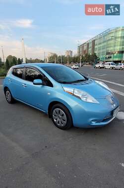 Хэтчбек Nissan Leaf 2014 в 