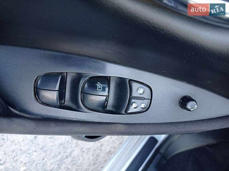 Хэтчбек Nissan Leaf 2013 в Киеве фото 14 Хэтчбек Nissan Leaf 2013 в Киеве