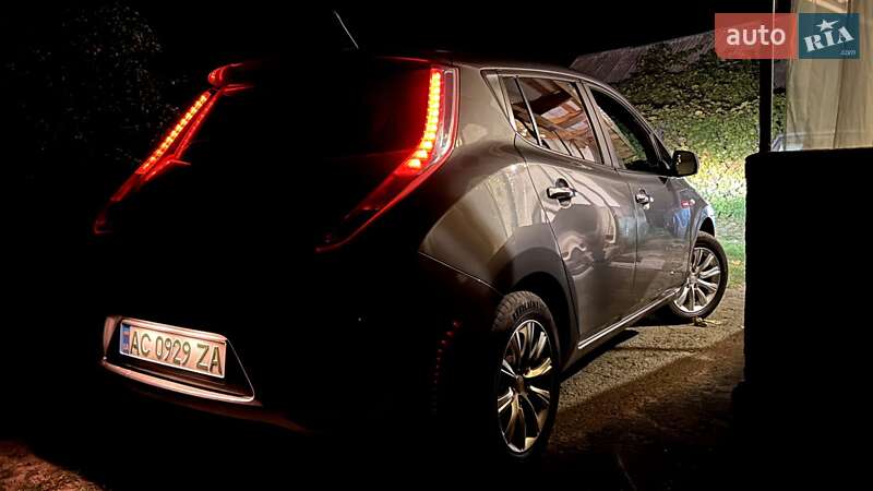 Хэтчбек Nissan Leaf 2014 в Рожище