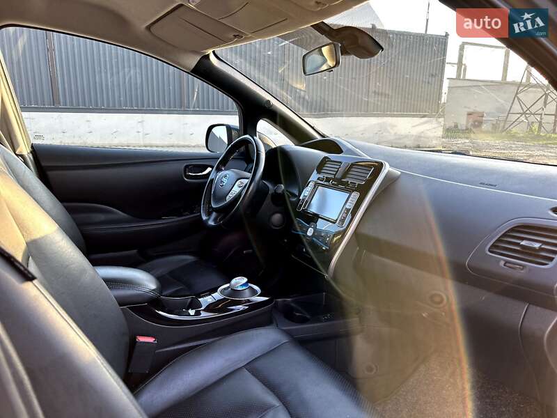 Хэтчбек Nissan Leaf 2014 в Рожище