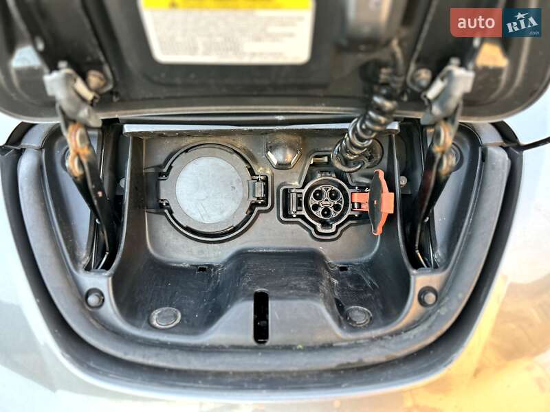 Хэтчбек Nissan Leaf 2014 в Рожище