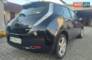 Хэтчбек Nissan Leaf 2015 в Шумске
