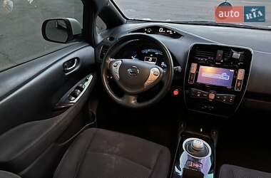 Хэтчбек Nissan Leaf 2013 в 