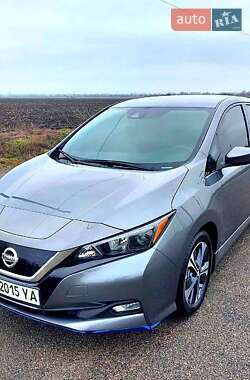 Хэтчбек Nissan Leaf 2021 в 