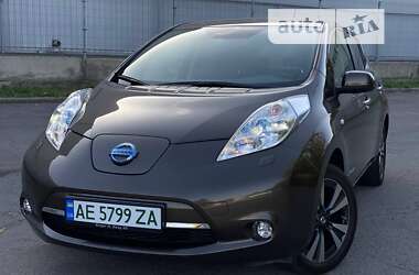 Хетчбек Nissan Leaf 2016 в Дніпрі