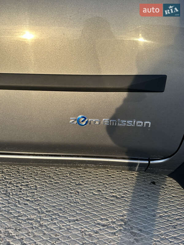 Хетчбек Nissan Leaf 2016 в Харкові