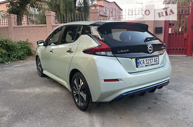 Хэтчбек Nissan Leaf 2019 в Киеве