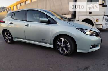 Хэтчбек Nissan Leaf 2018 в 